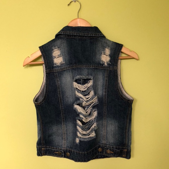 Vest - Picture 2 of 4